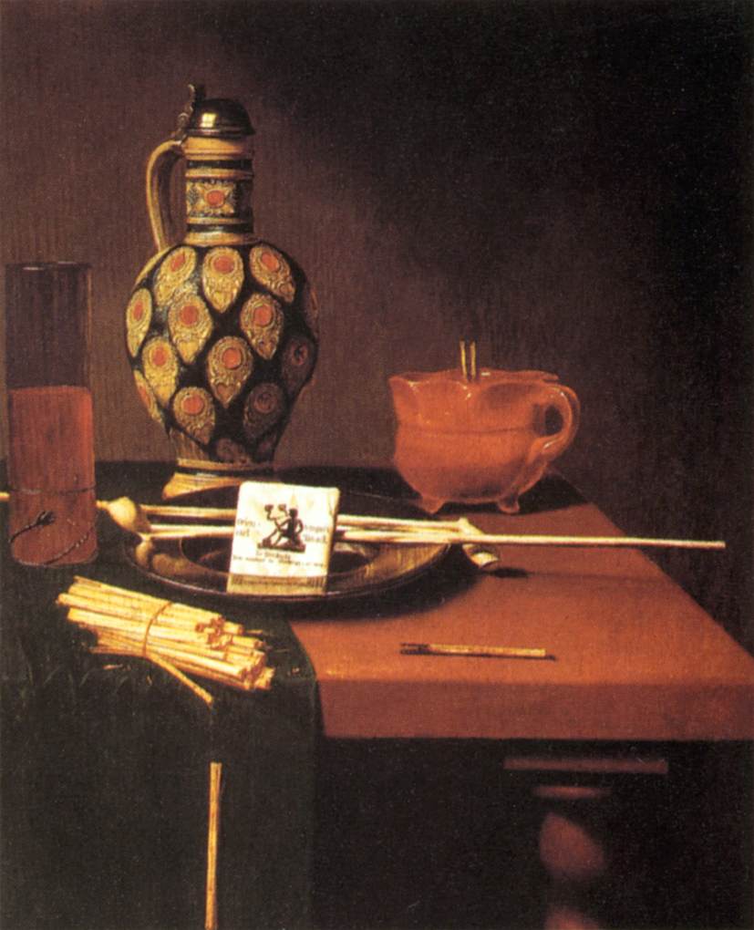 Nature morte avec un vase en porcelaine et des accessoires à fumer