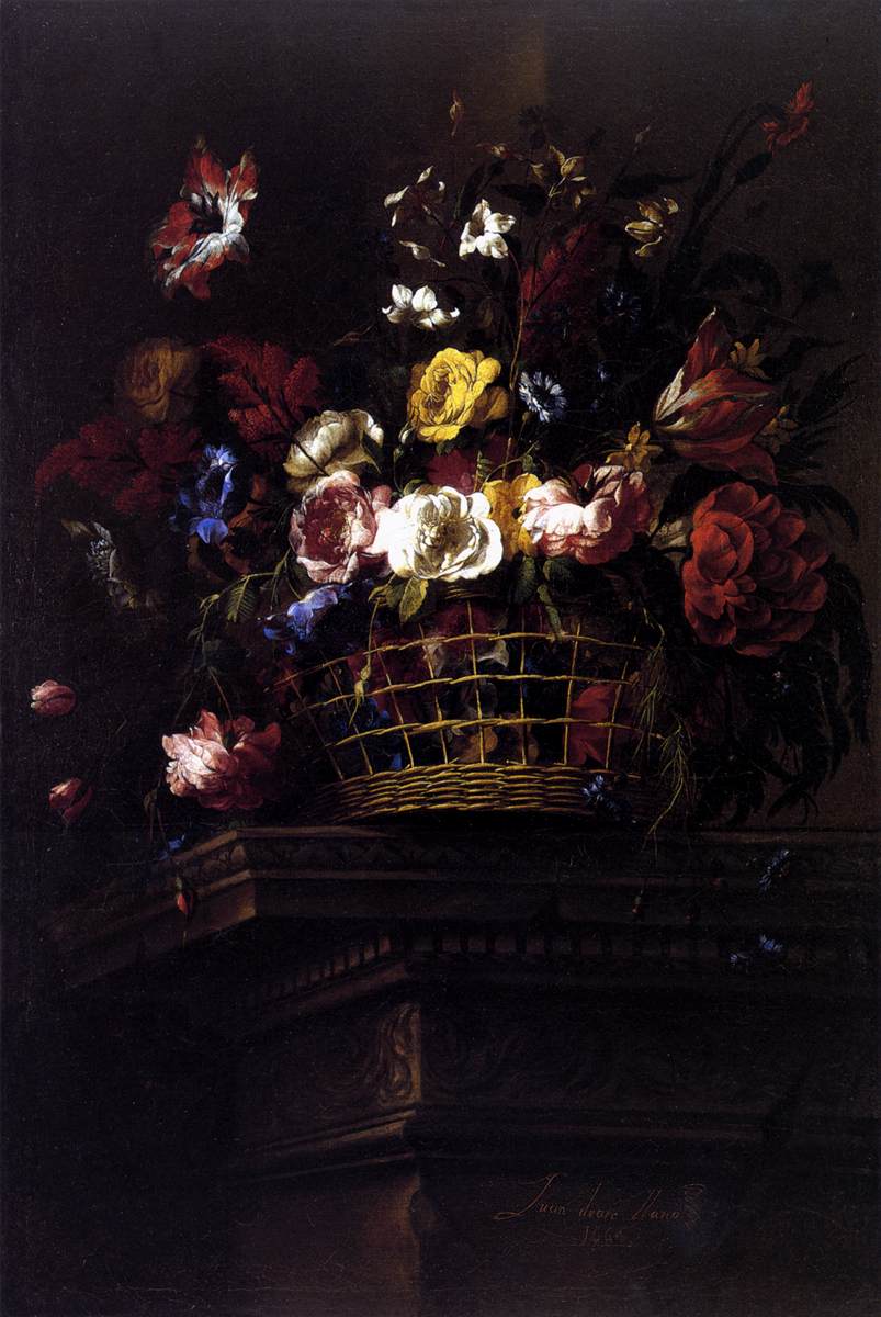 Panier de fleurs sur un piédestal