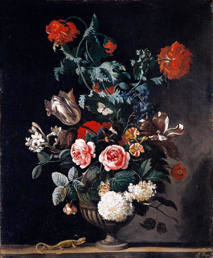 Fleurs dans un vase en pierre
