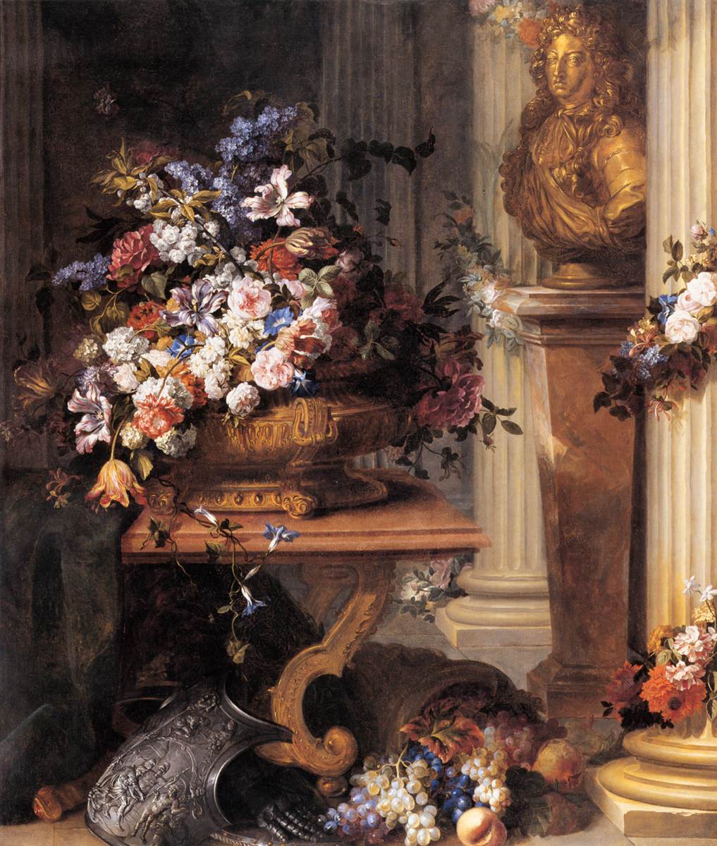 Fleurs dans un vase d'or, buste de Louis XIV, corne d'abondance et armure