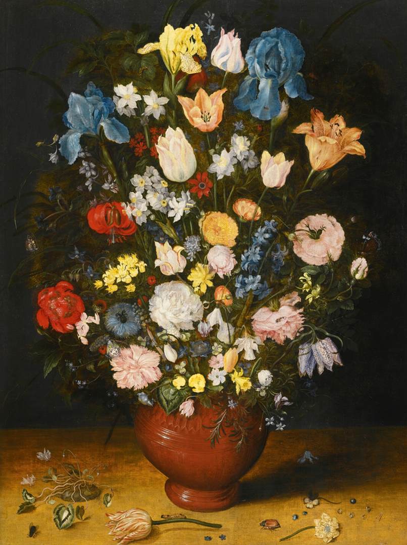 Bouquet dans un vase en terre cuite