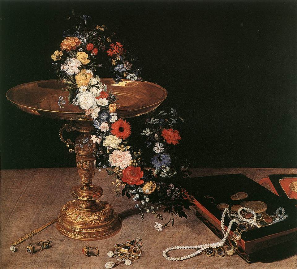 Nature morte avec guirlande de fleurs et une tazza en or