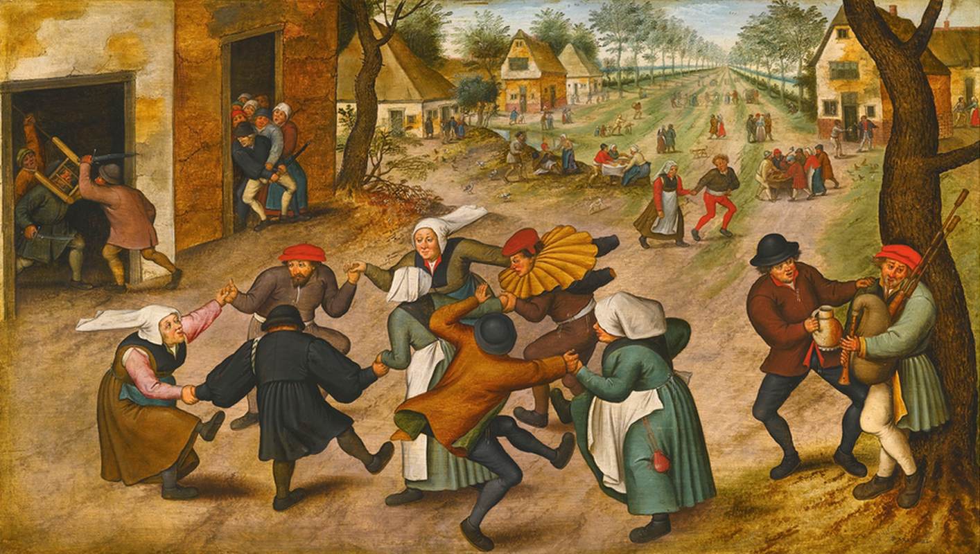 Rue de village avec des paysans dansant