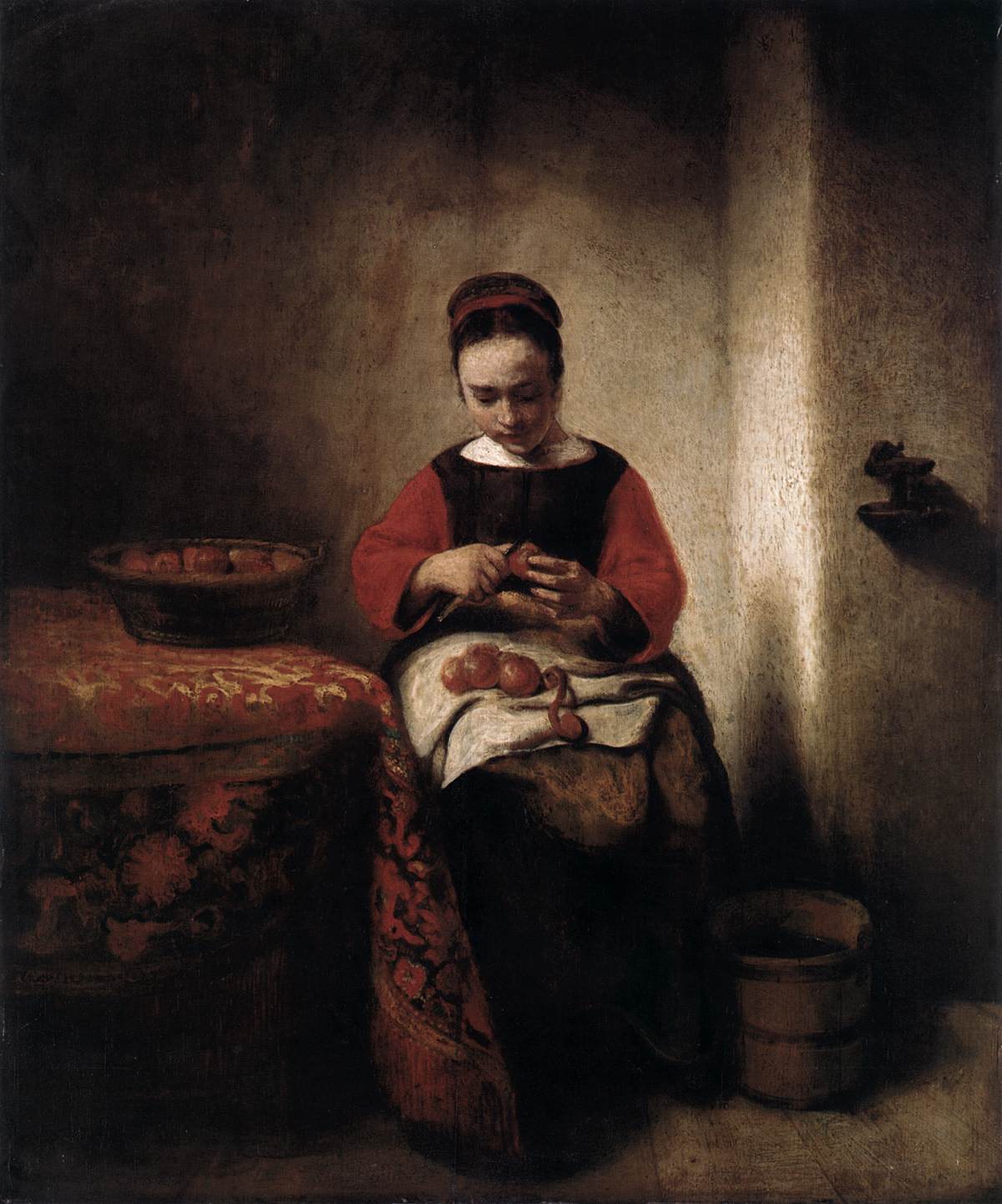 Jeune femme épluchant des pommes