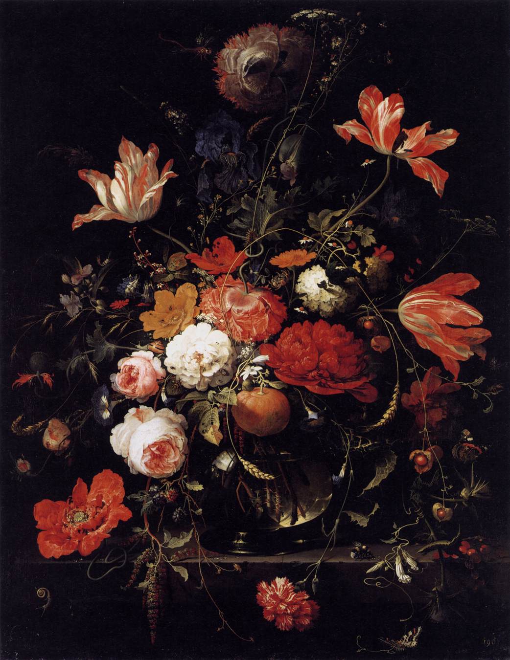 Un verre de fleurs et un rameau d'oranger