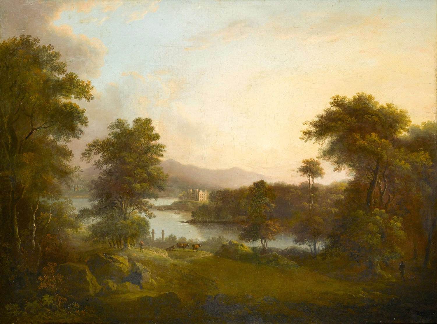 Vue d'un château au bord du loch