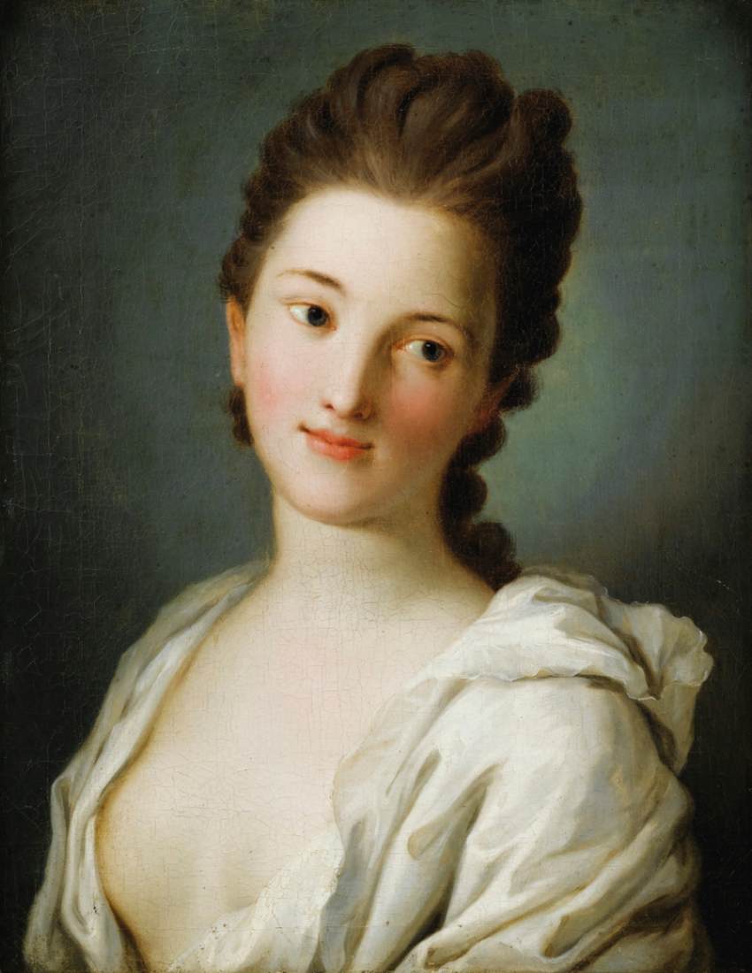 Portrait d'une femme en robe blanche