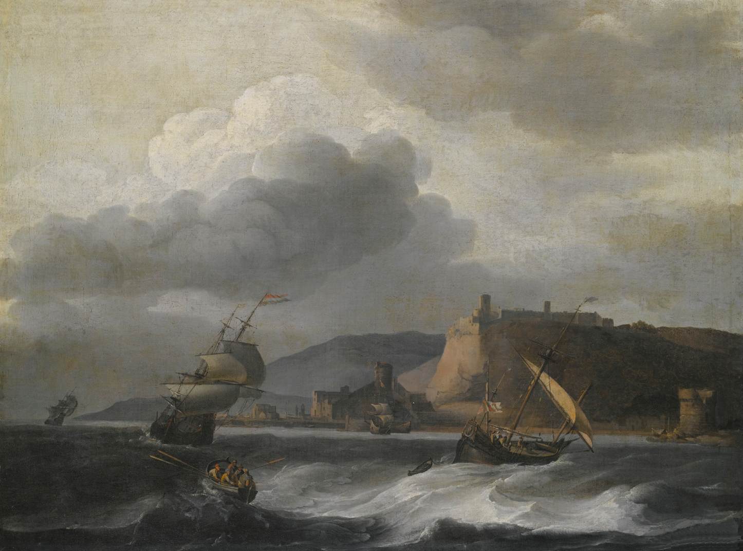 Navigation au large d'une côte par mer agitée