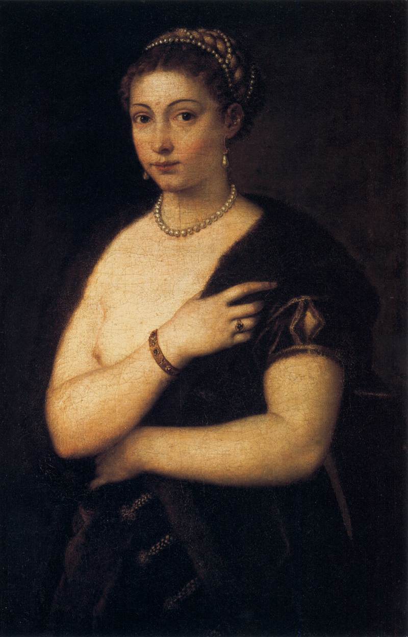 Femme en manteau de fourrure