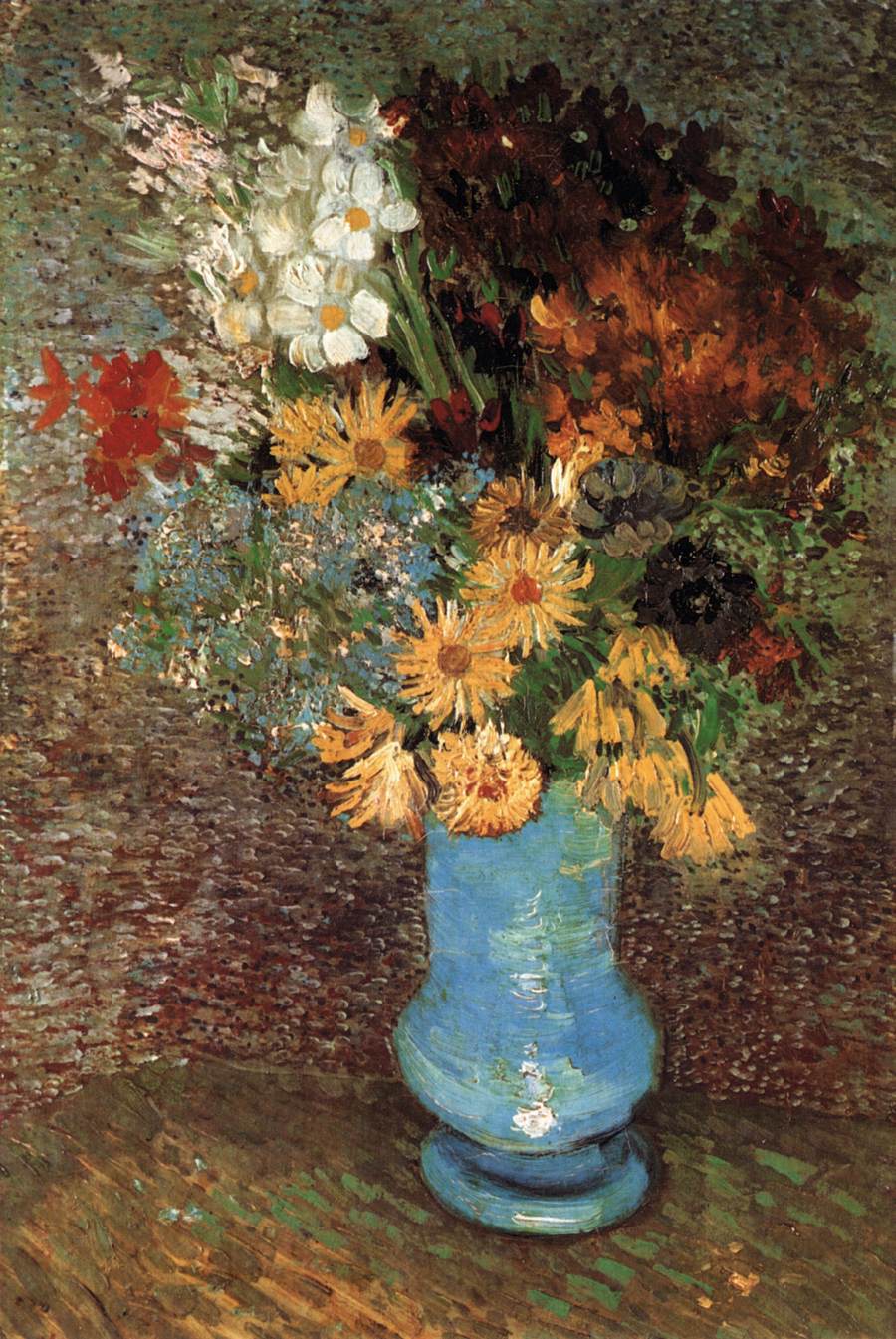 Vase avec des marguerites et des anémones