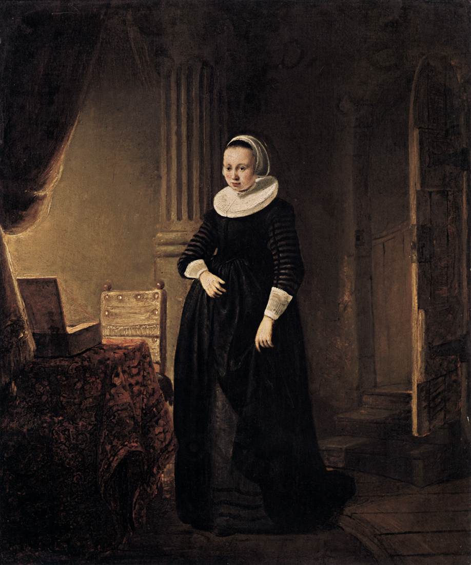 Jeune femme dans un intérieur